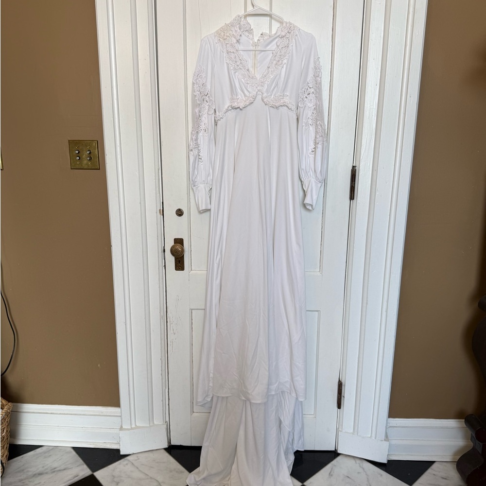 Source Unknown White Lace-Detail Long Sleeve Bridal Gown